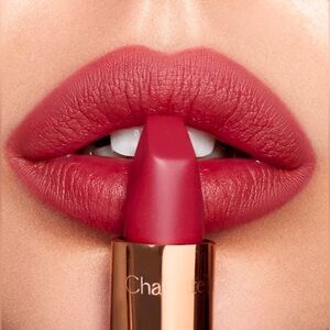 CHARLOTTE TILBURY MI Kiss (formerly Bond girl) Matte Revolution Lipstick